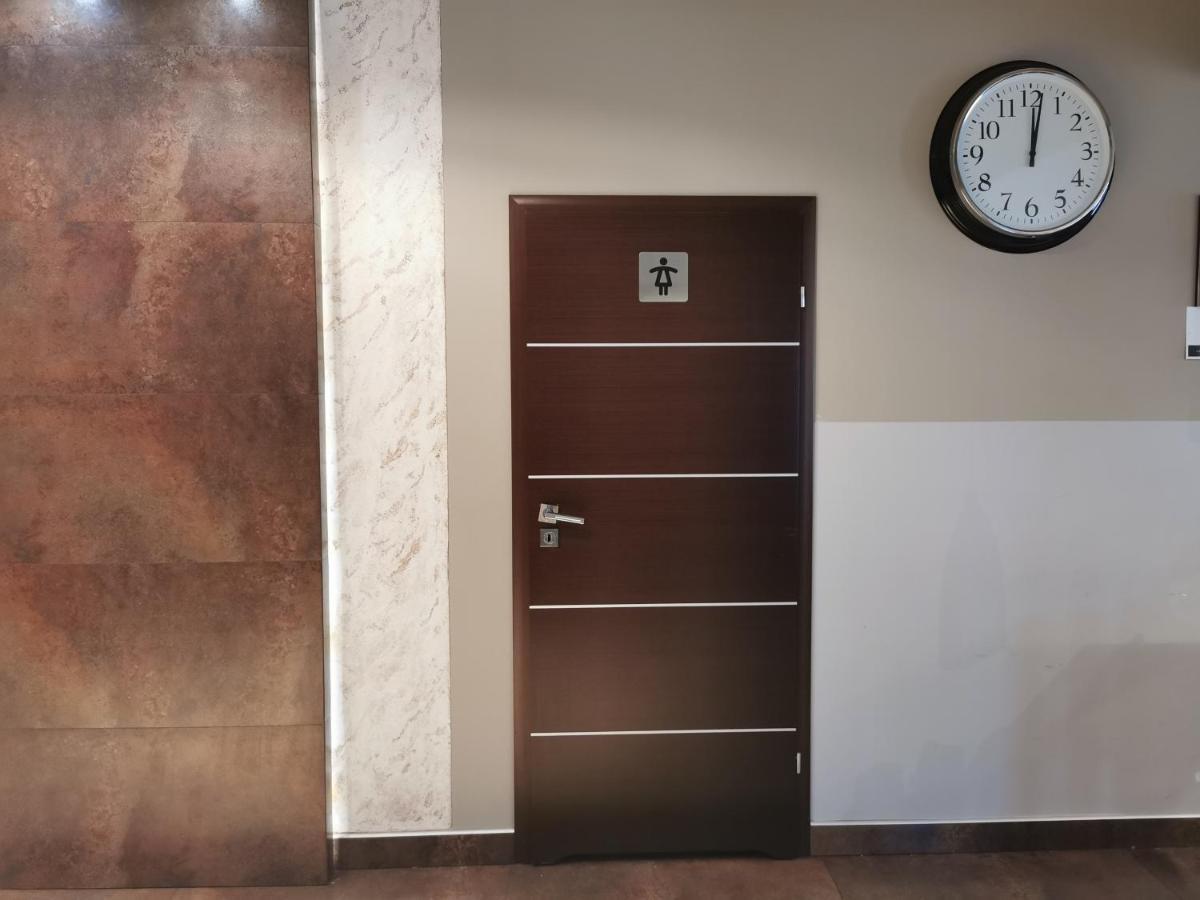 Hotel Gambit 2*